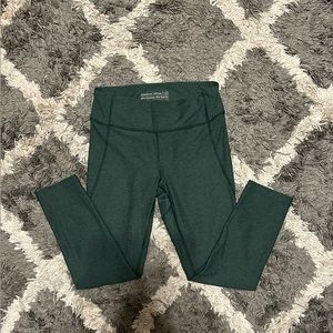 Outdoor voices green ¾ leggings hunter green